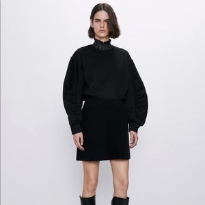 Sweatshirt With Collar